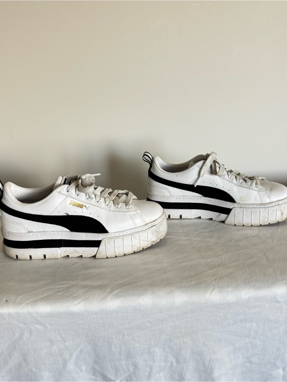 Puma White Men's Low-Top Sneakers with Black Stripe